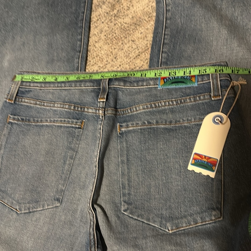 NWT Daily Blue Women’s Peace Mid-Rise Flare Leg Jeans Size 31 NWT 🎄🤶🎄 - Picture 7 of 10
